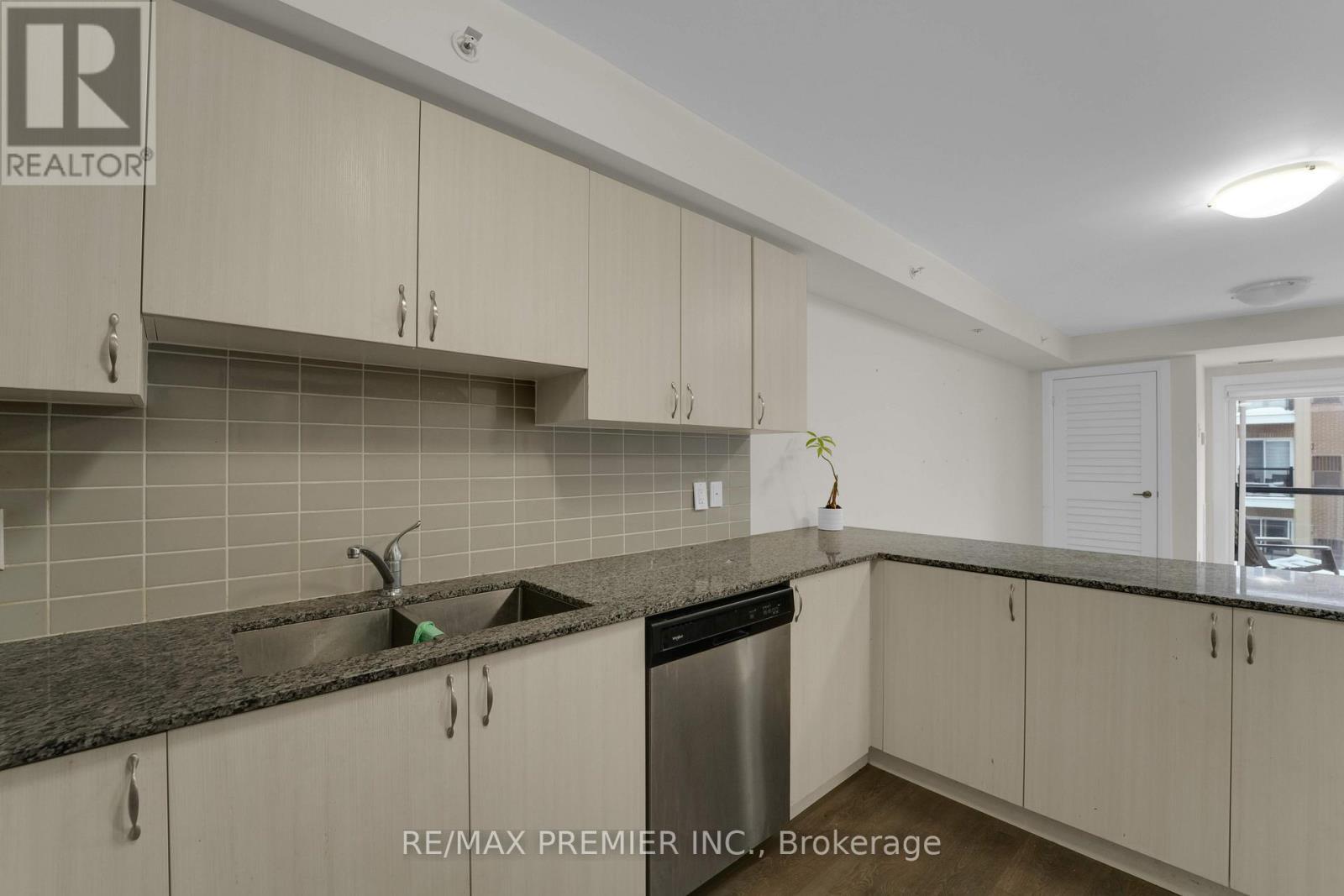 2310 - 481 Rupert Avenue, Whitchurch-Stouffville, ON - Indoor Photo Showing Kitchen With Double Sink