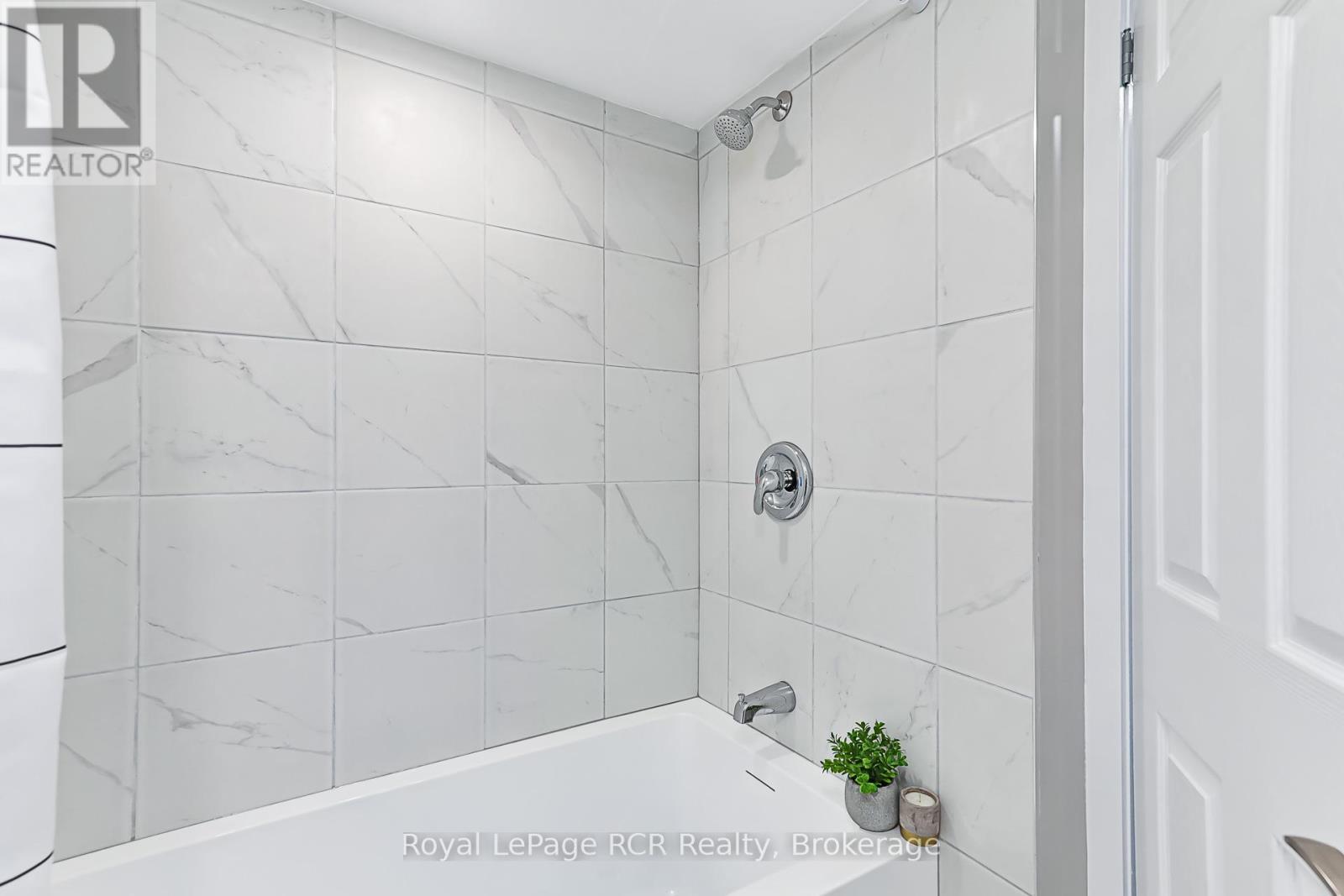 80 - 21 Dawson Drive, Collingwood, ON - Indoor Photo Showing Bathroom