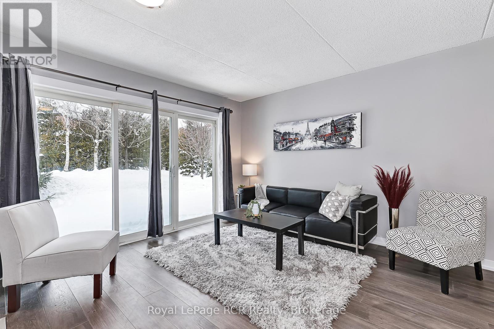 80 - 21 Dawson Drive, Collingwood, ON - Indoor Photo Showing Living Room