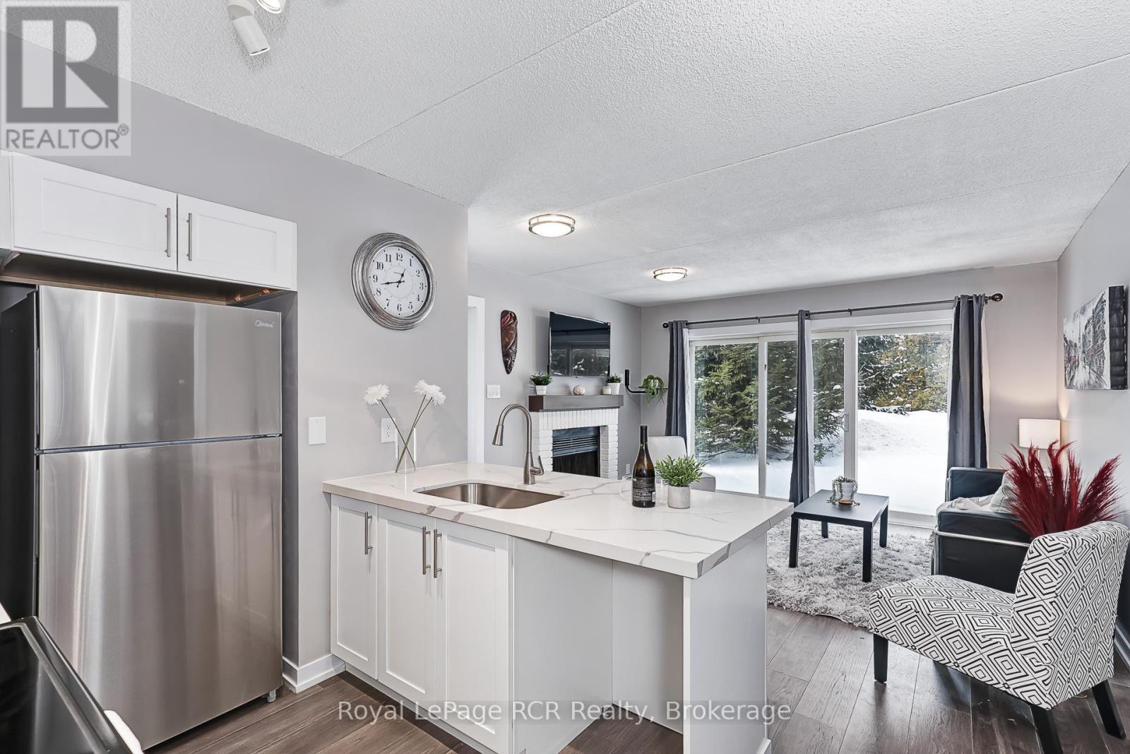 80 - 21 Dawson Drive, Collingwood, ON - Indoor Photo Showing Kitchen With Upgraded Kitchen