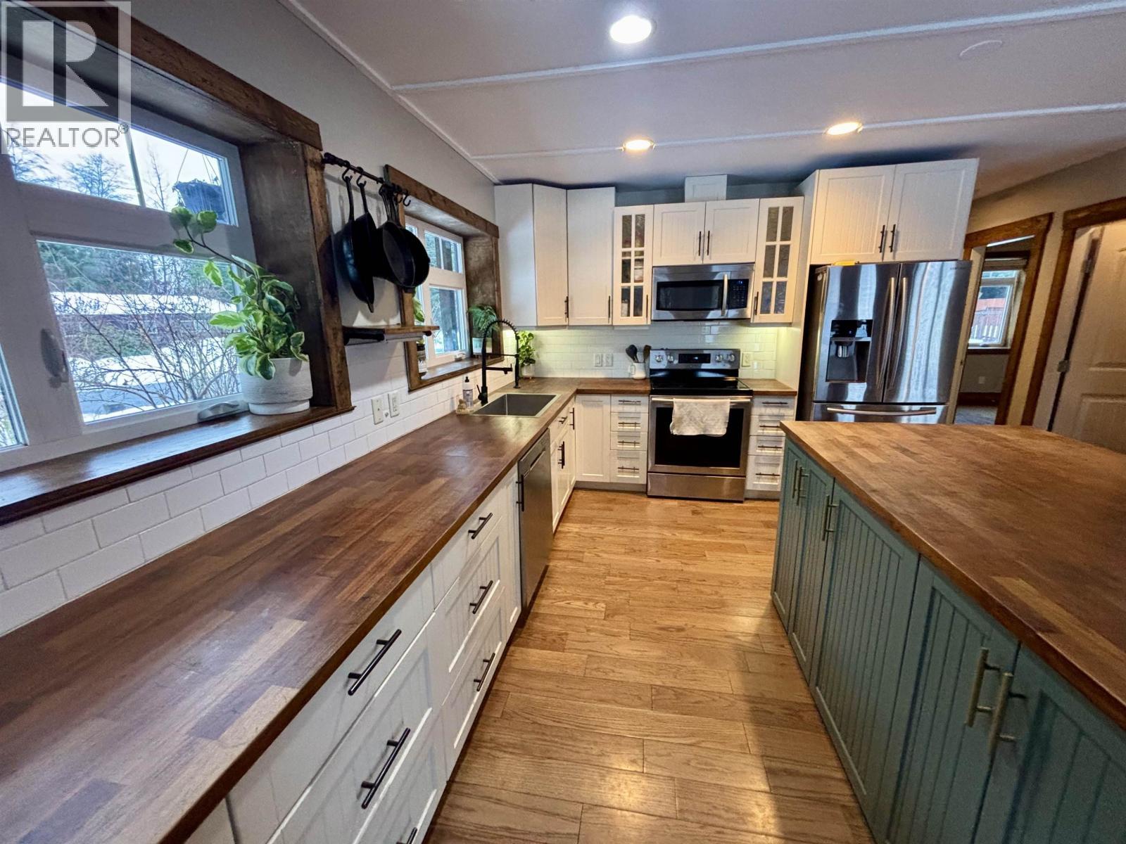8 Drake Street, Kitimat, BC - Indoor Photo Showing Kitchen