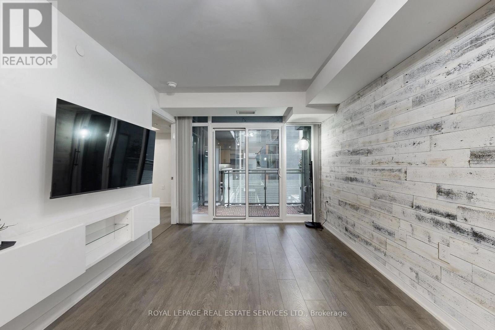 601 - 525 Adelaide Street W, Toronto, ON - Indoor