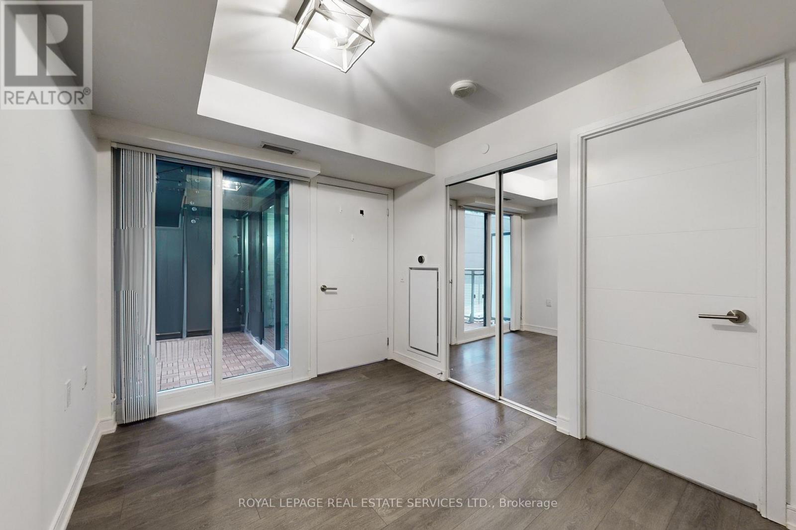 601 - 525 Adelaide Street W, Toronto, ON - Indoor Photo Showing Other Room