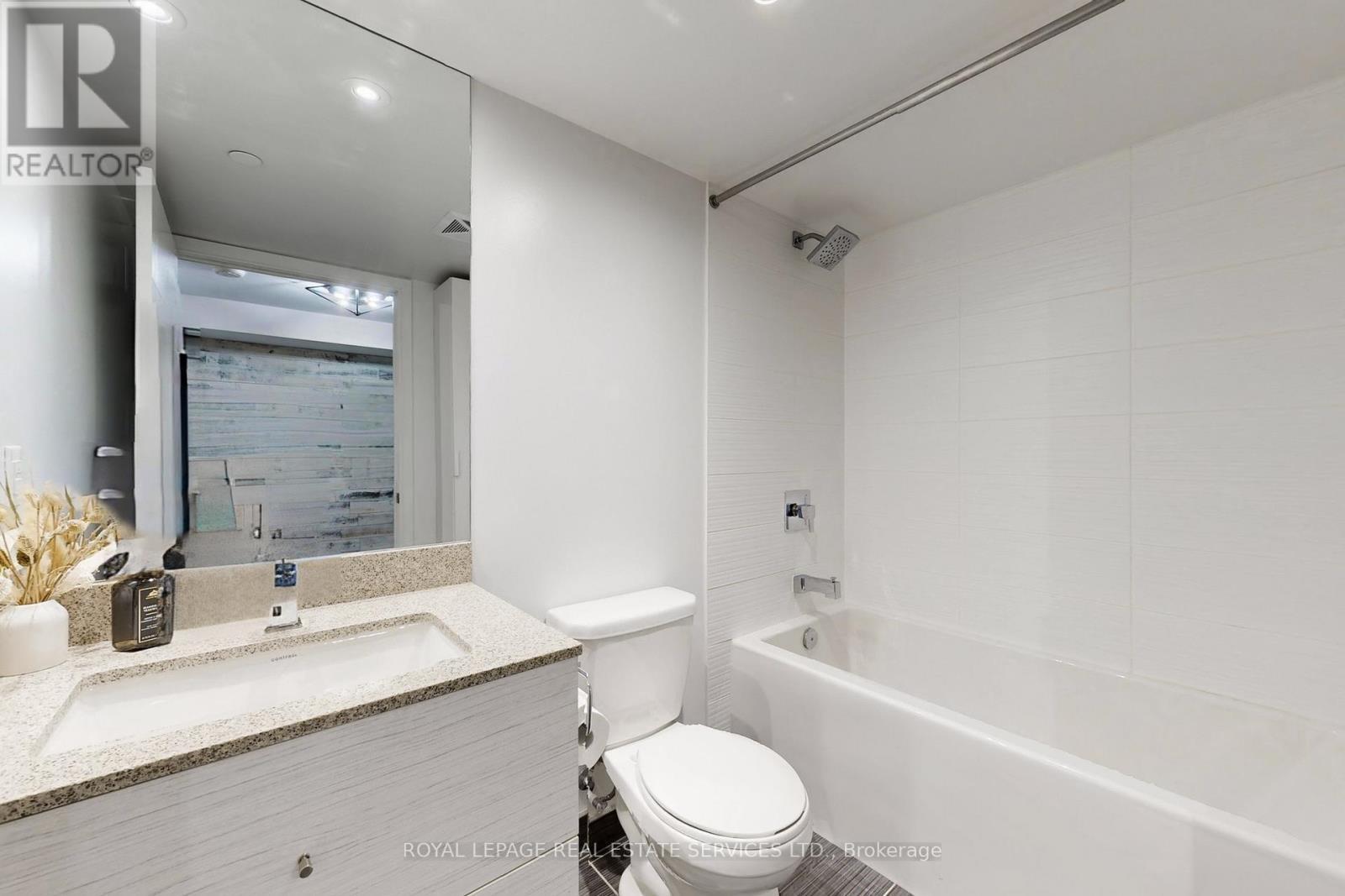 601 - 525 Adelaide Street W, Toronto, ON - Indoor Photo Showing Bathroom