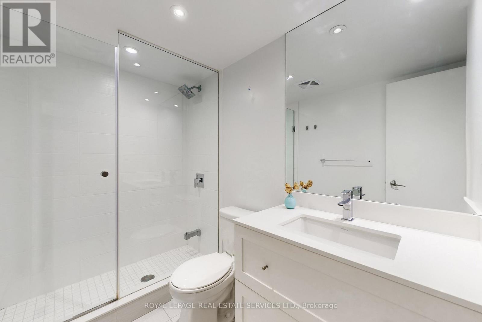 601 - 525 Adelaide Street W, Toronto, ON - Indoor Photo Showing Bathroom