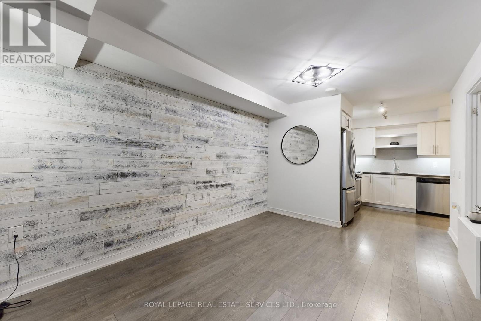 601 - 525 Adelaide Street W, Toronto, ON - Indoor Photo Showing Kitchen