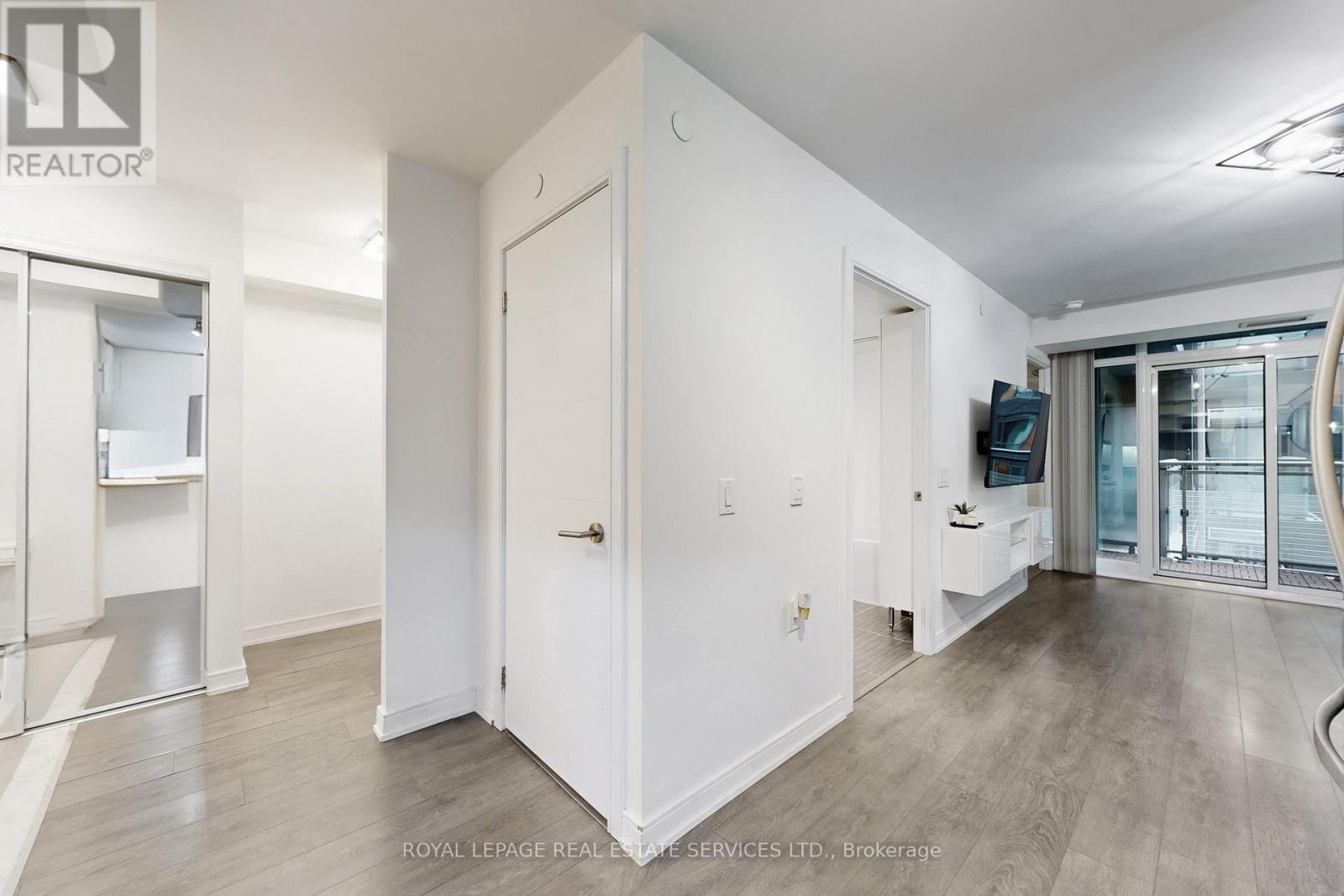 601 - 525 Adelaide Street W, Toronto, ON - Indoor Photo Showing Other Room