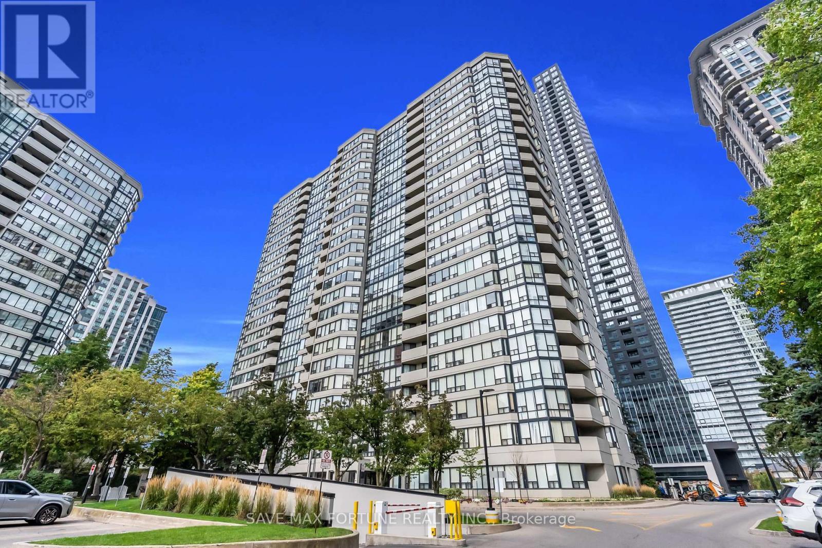 1006 - 330 Rathburn Road W, Mississauga, ON - Outdoor With Facade