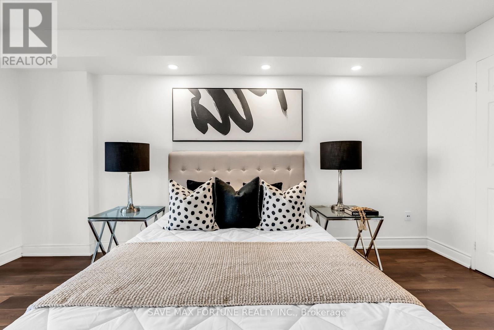 1006 - 330 Rathburn Road W, Mississauga, ON - Indoor Photo Showing Bedroom