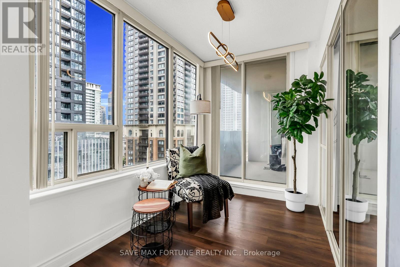 1006 - 330 Rathburn Road W, Mississauga, ON - Indoor Photo Showing Other Room