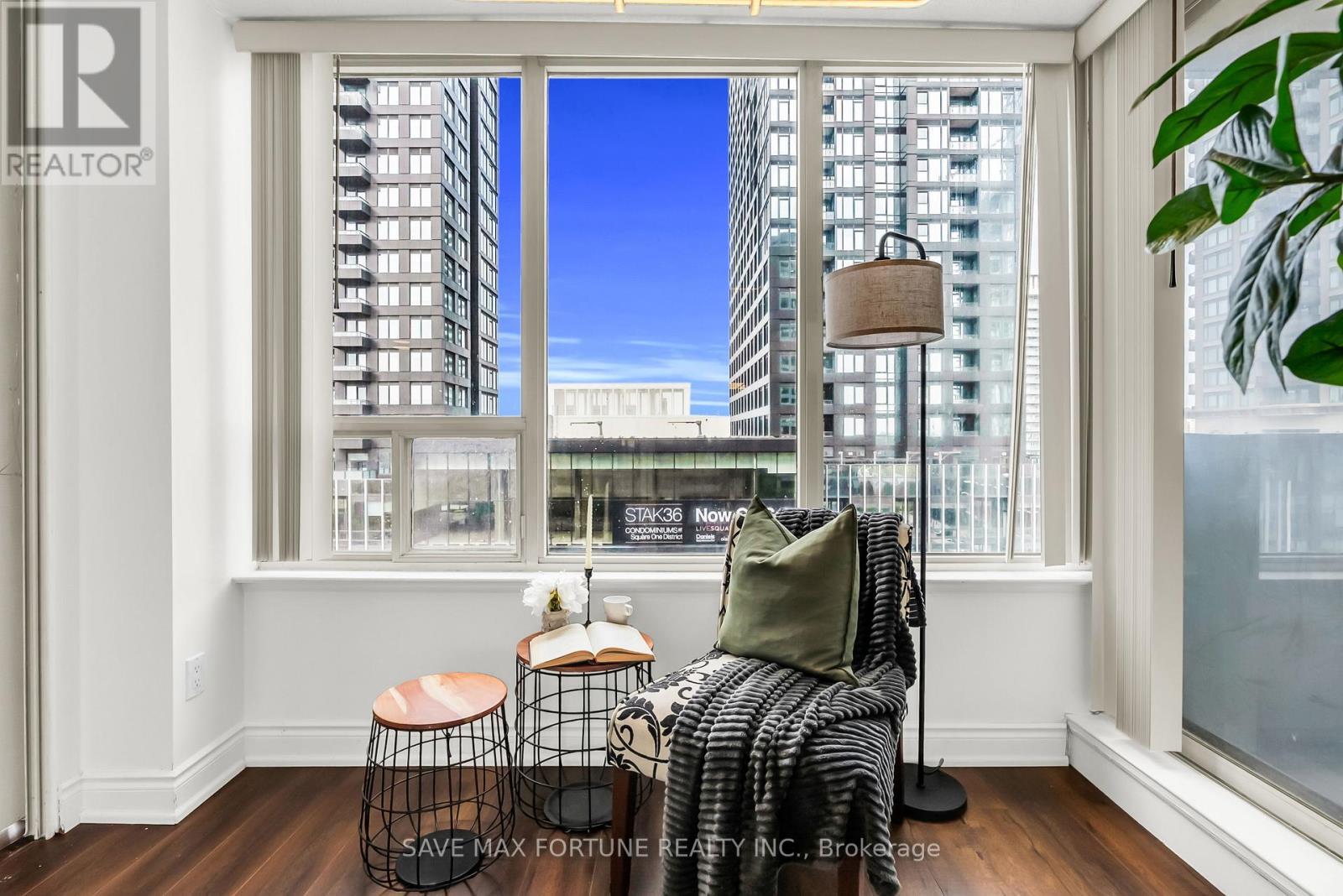 1006 - 330 Rathburn Road W, Mississauga, ON - Indoor