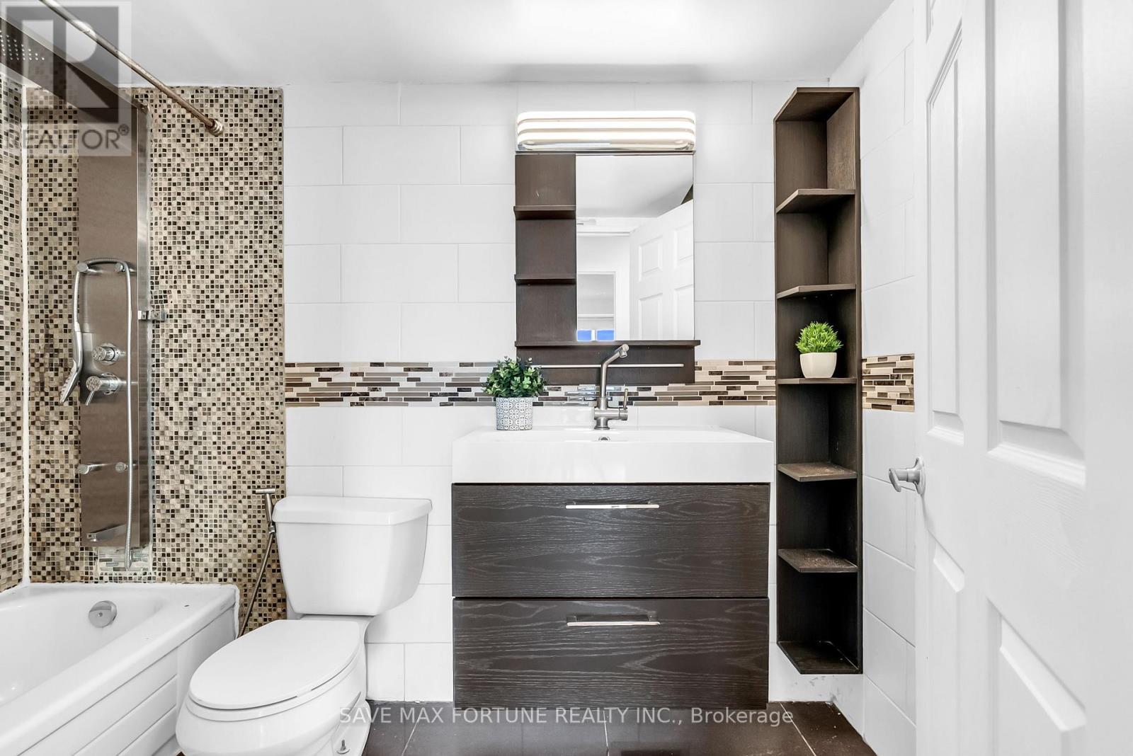 1006 - 330 Rathburn Road W, Mississauga, ON - Indoor Photo Showing Bathroom