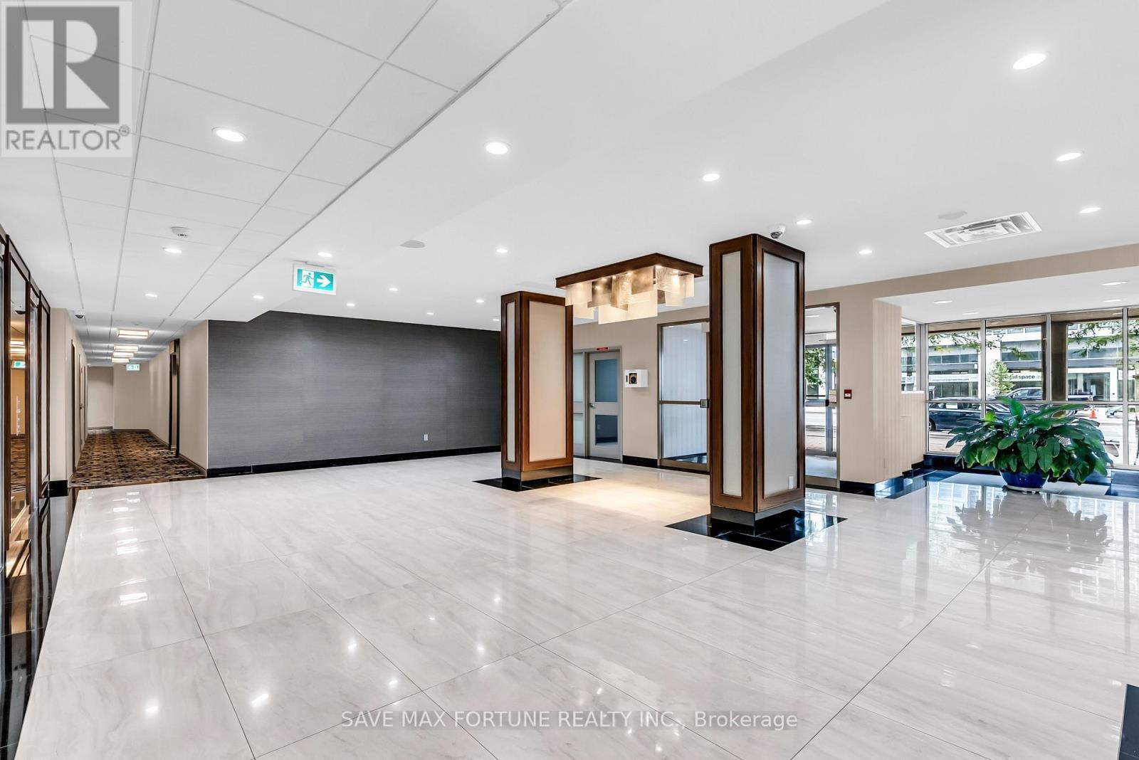 1006 - 330 Rathburn Road W, Mississauga, ON - Indoor Photo Showing Other Room