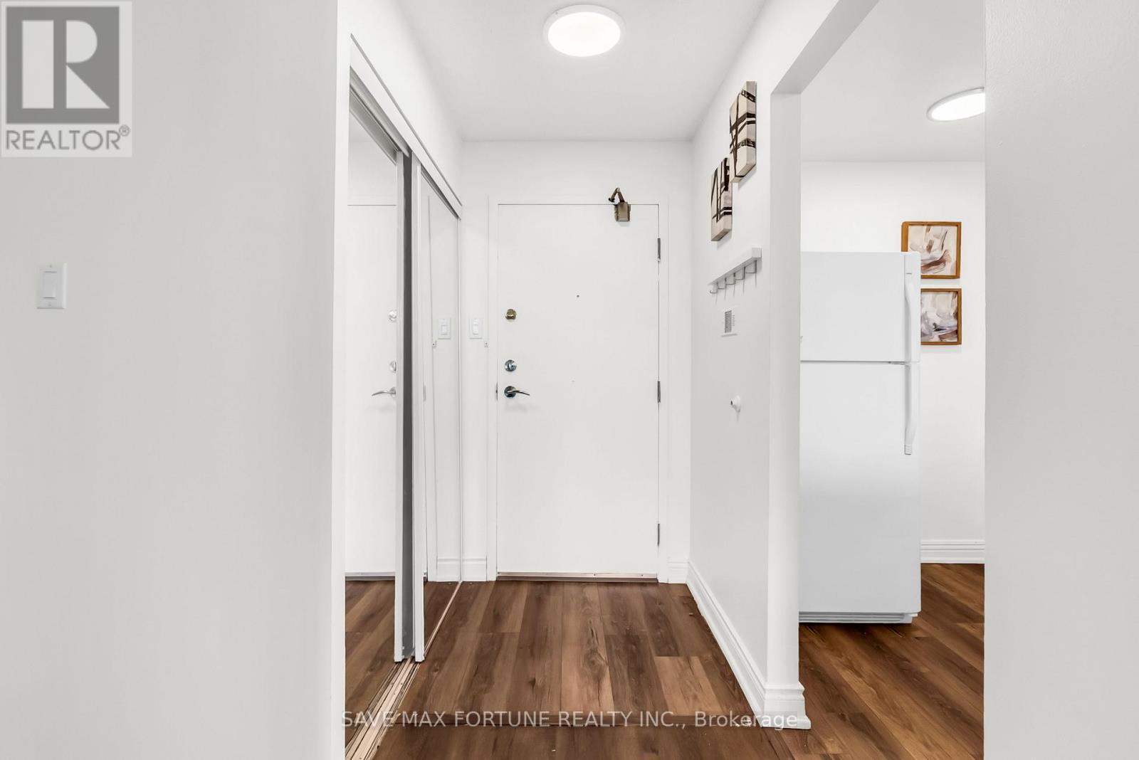 1006 - 330 Rathburn Road W, Mississauga, ON - Indoor Photo Showing Other Room