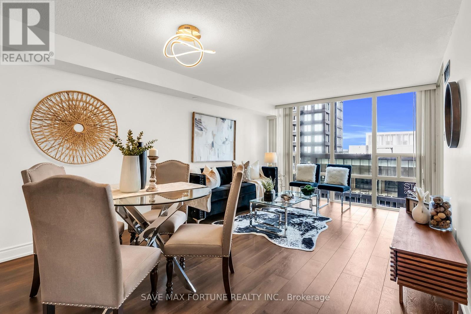 1006 - 330 Rathburn Road W, Mississauga, ON - Indoor Photo Showing Dining Room