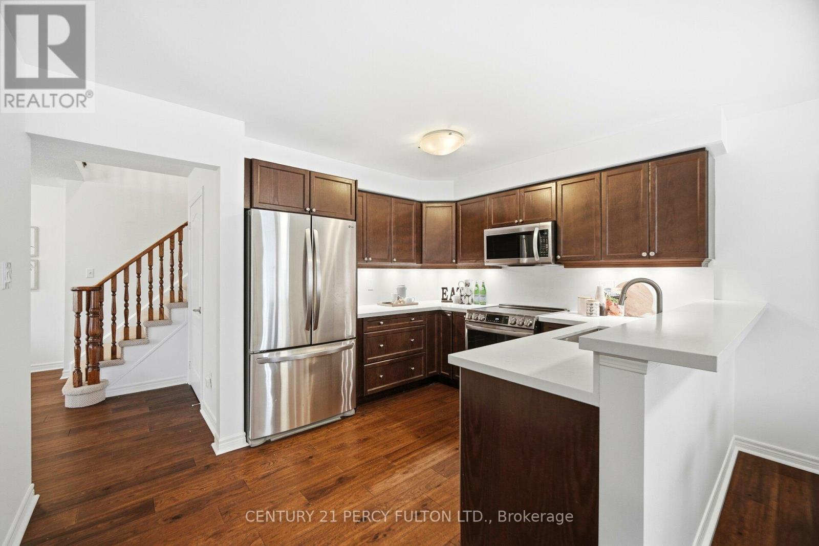 5 Waldron Court, Ajax, ON - Indoor Photo Showing Kitchen With Upgraded Kitchen