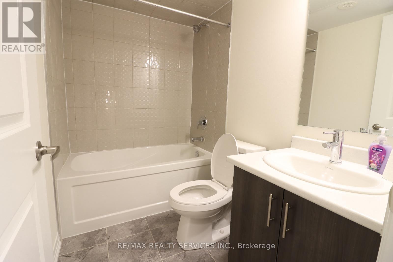 15 - 245 Mclevin Avenue, Toronto, ON - Indoor Photo Showing Bathroom