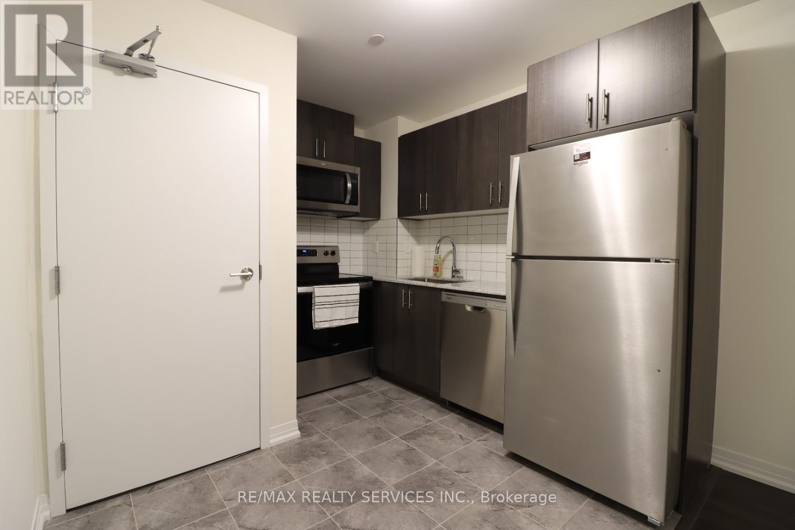 15 - 245 Mclevin Avenue, Toronto, ON - Indoor Photo Showing Kitchen