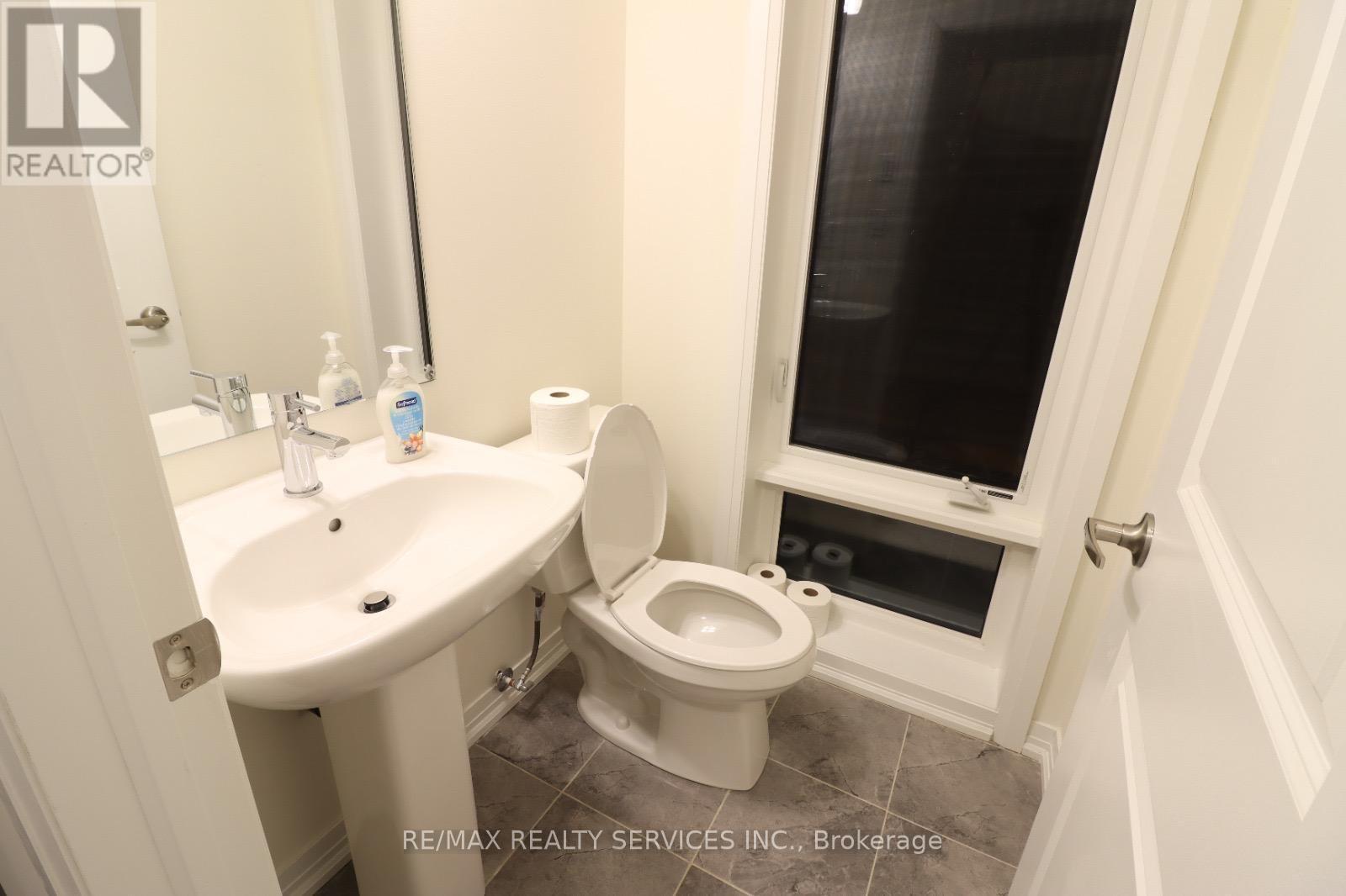 15 - 245 Mclevin Avenue, Toronto, ON - Indoor Photo Showing Bathroom