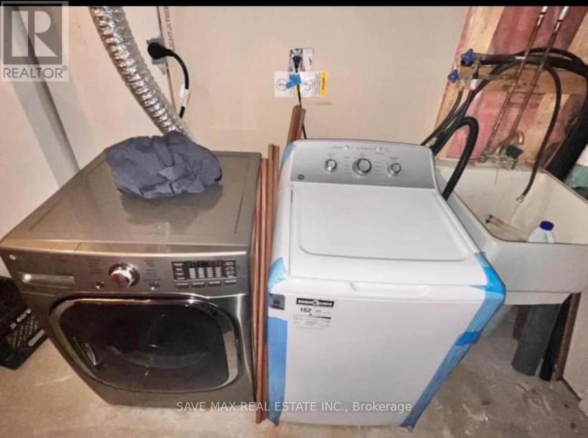 33 Piane Avenue, Brampton, ON - Indoor Photo Showing Laundry Room