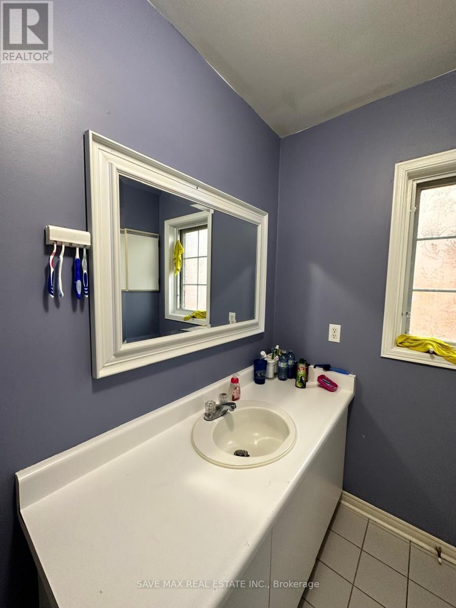 33 Piane Avenue, Brampton, ON - Indoor Photo Showing Bathroom