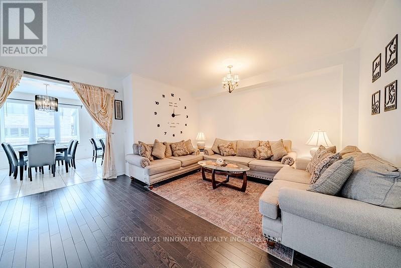3 Whitefish Street, Whitby, ON - Indoor Photo Showing Living Room