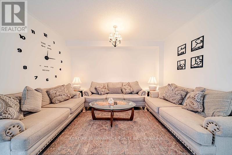 3 Whitefish Street, Whitby, ON - Indoor Photo Showing Living Room