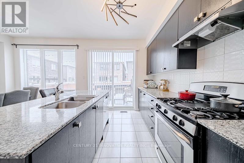 3 Whitefish Street, Whitby, ON - Indoor Photo Showing Kitchen With Upgraded Kitchen