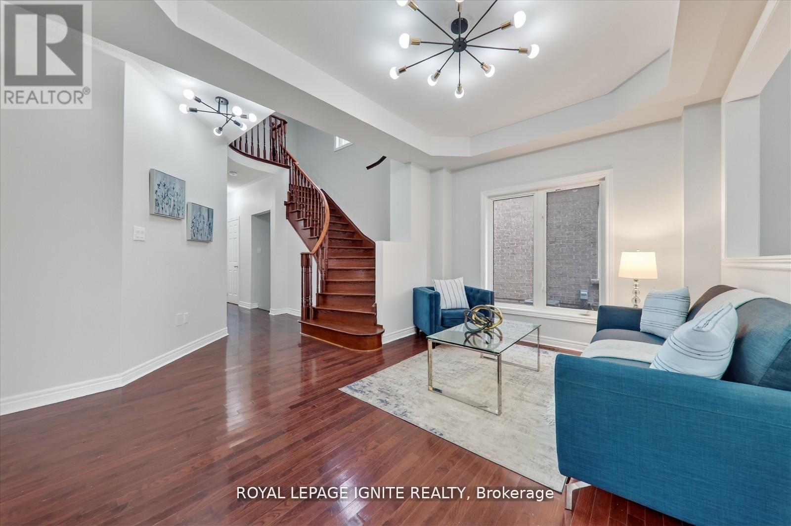 Main - 163 Seasons Drive, Toronto, ON - Indoor Photo Showing Living Room