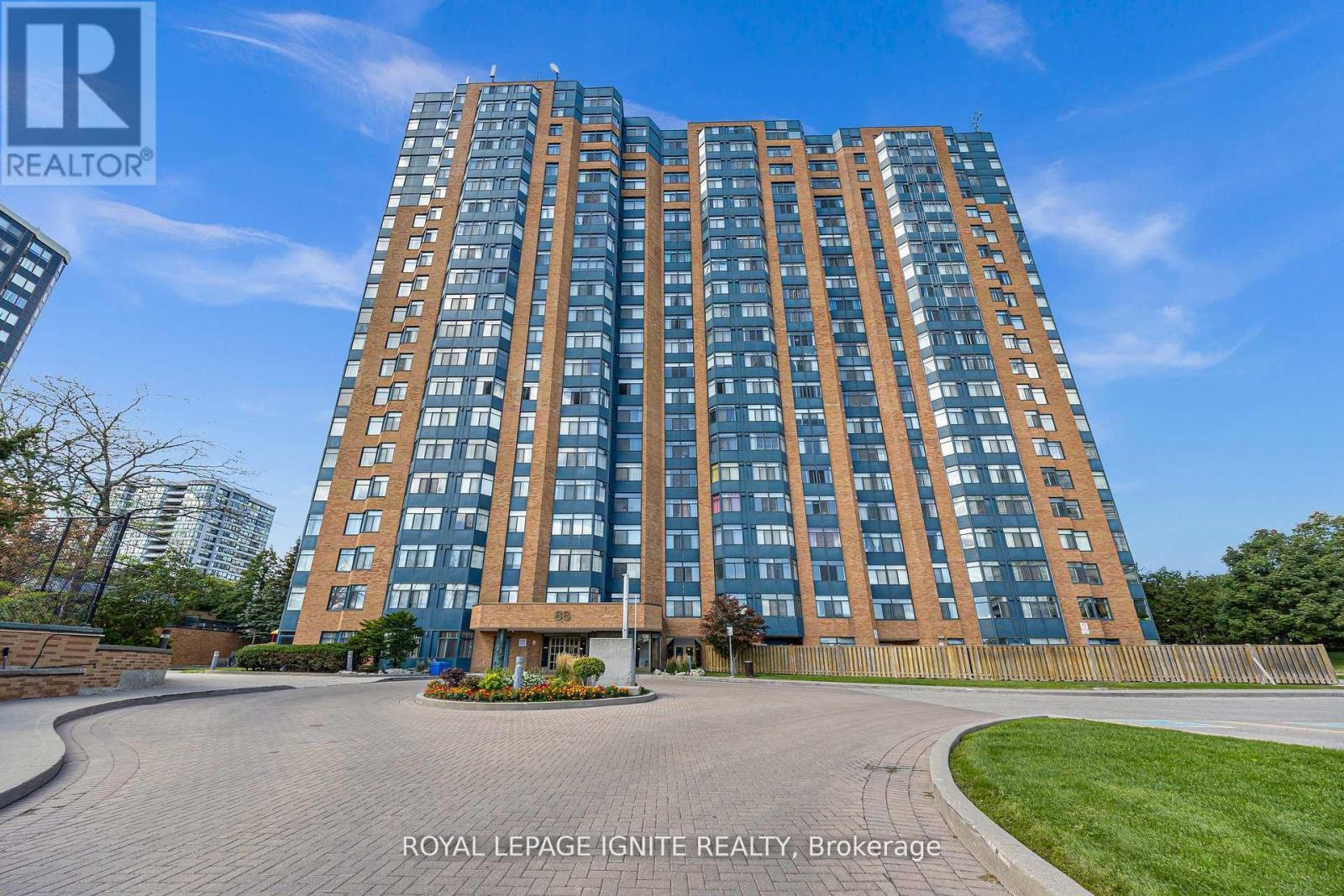 215 - 88 Alton Towers Circle, Toronto, ON - Outdoor With Facade