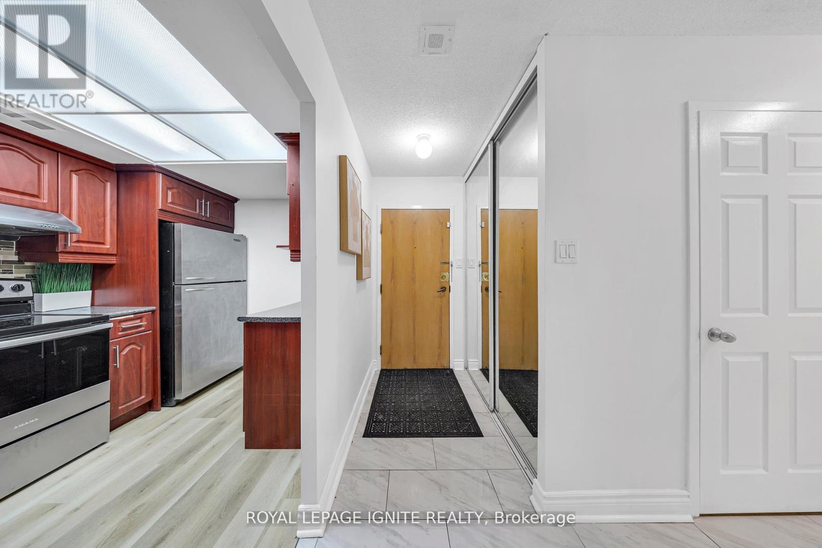 215 - 88 Alton Towers Circle, Toronto, ON - Indoor Photo Showing Kitchen