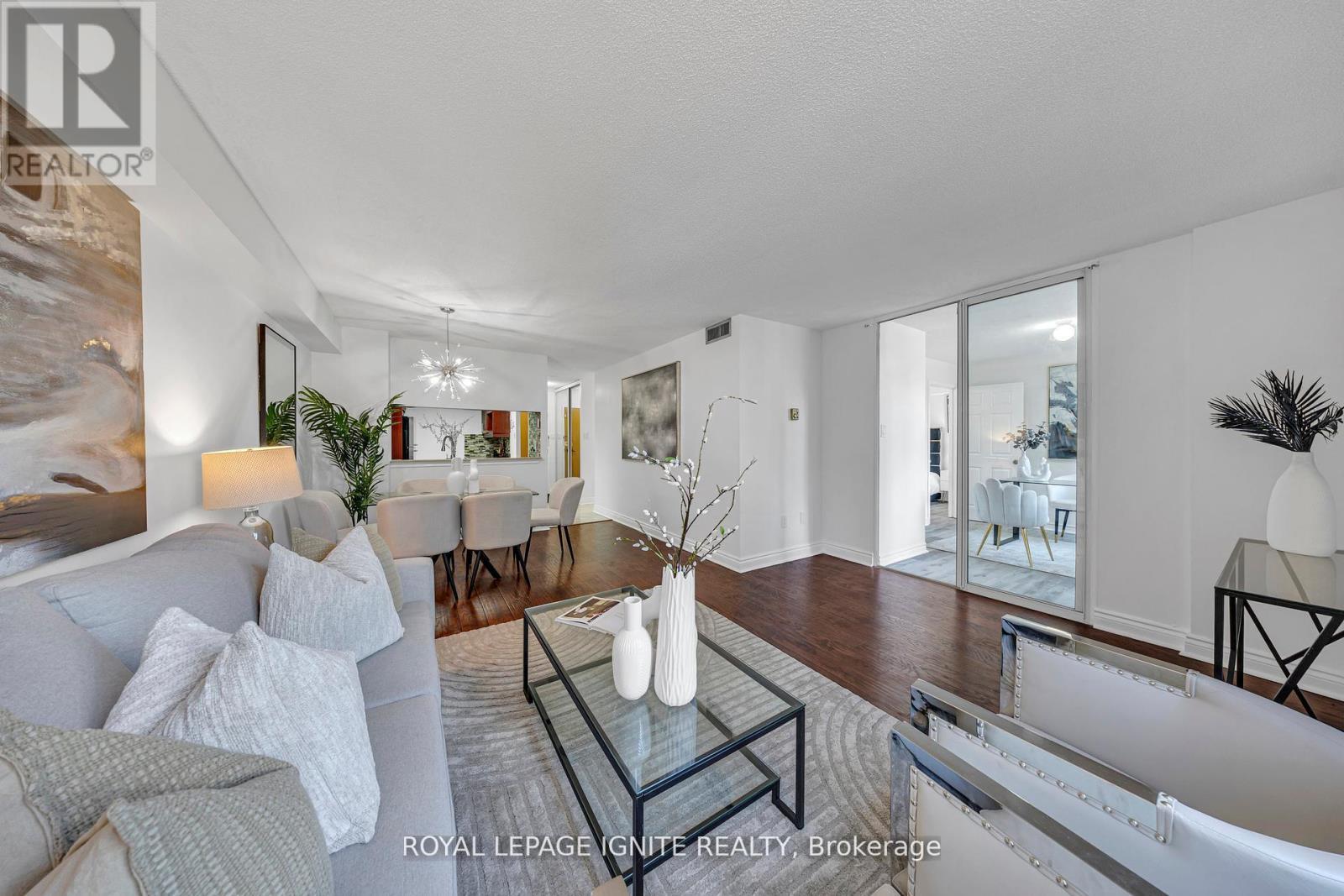 215 - 88 Alton Towers Circle, Toronto, ON - Indoor Photo Showing Living Room