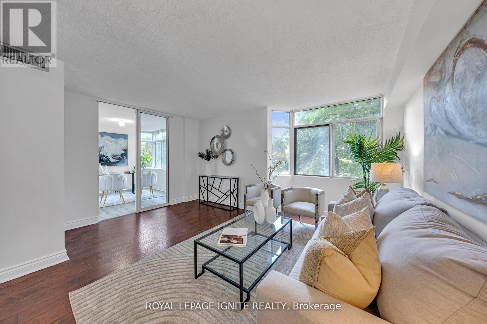 215 - 88 Alton Towers Circle, Toronto, ON - Indoor Photo Showing Living Room