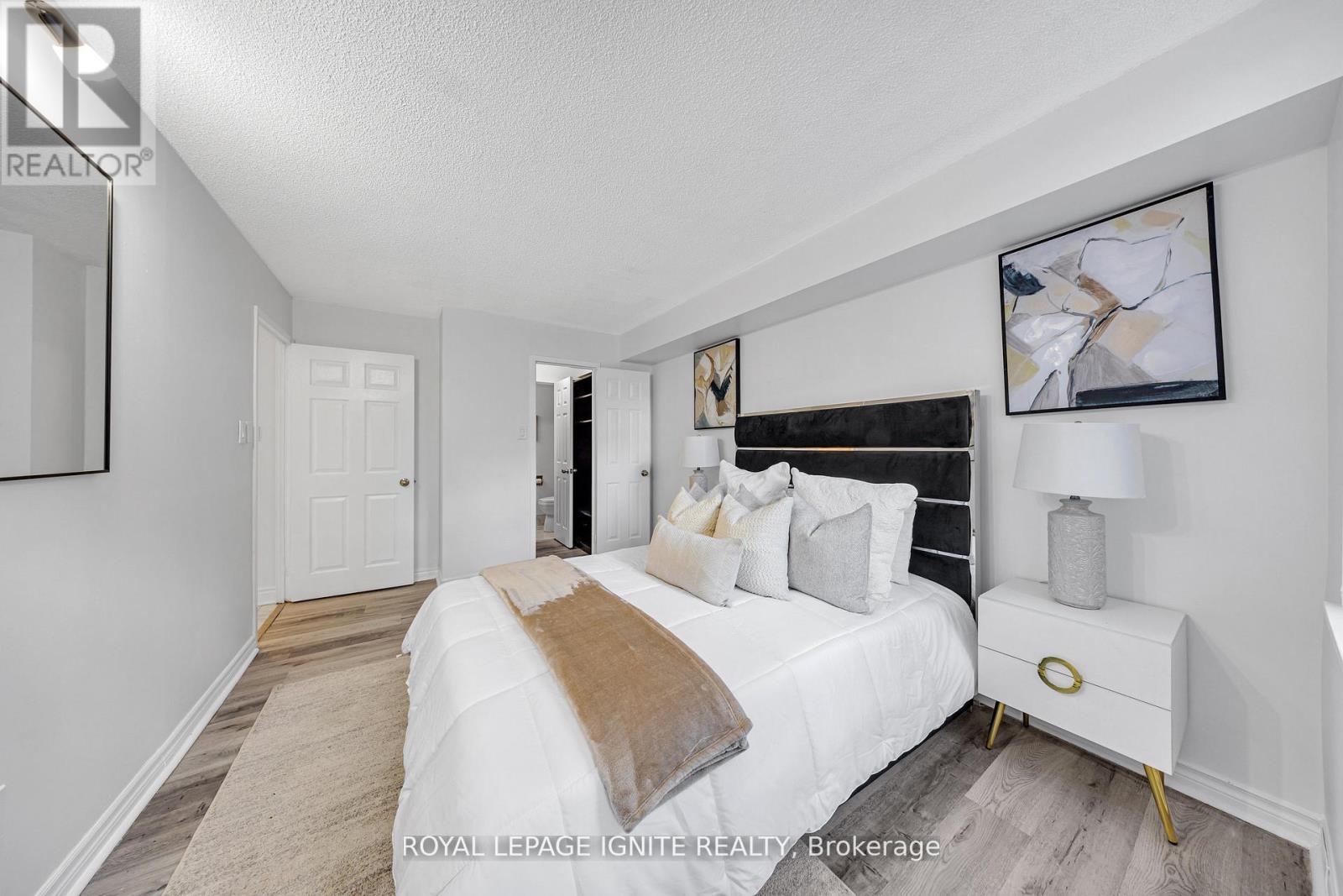 215 - 88 Alton Towers Circle, Toronto, ON - Indoor Photo Showing Bedroom
