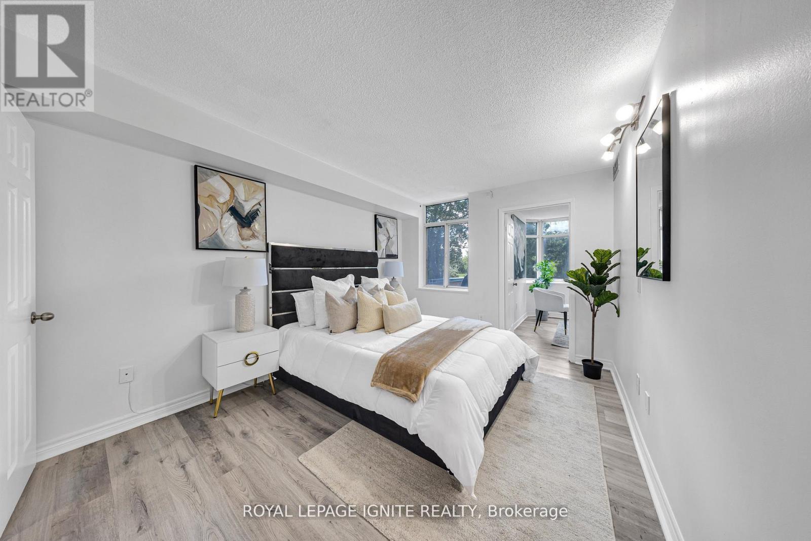 215 - 88 Alton Towers Circle, Toronto, ON - Indoor Photo Showing Bedroom