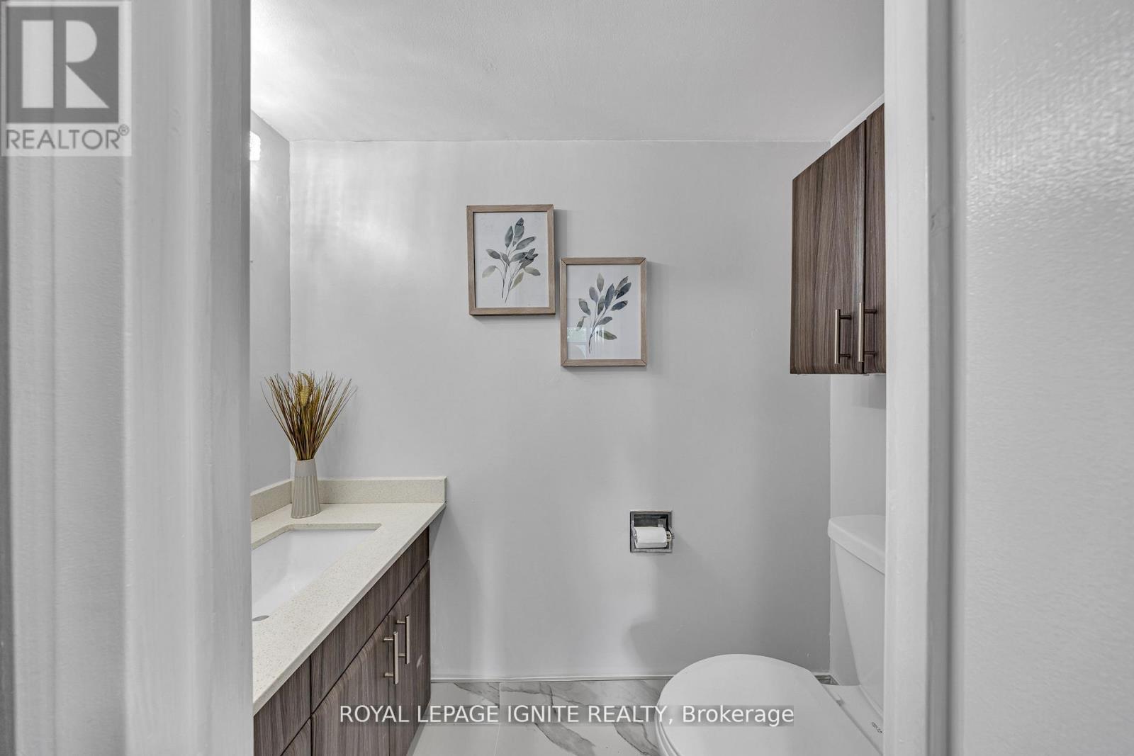 215 - 88 Alton Towers Circle, Toronto, ON - Indoor Photo Showing Bathroom