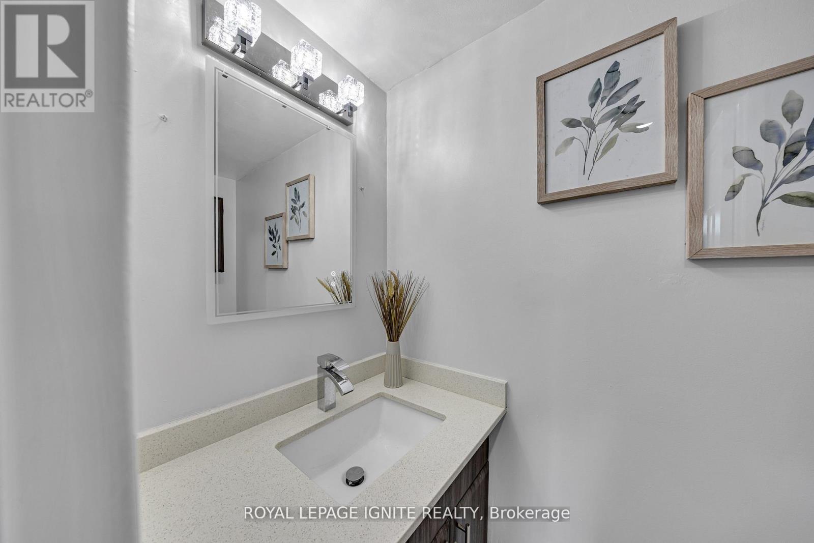 215 - 88 Alton Towers Circle, Toronto, ON - Indoor Photo Showing Bathroom