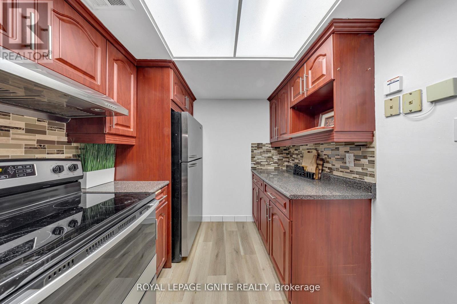 215 - 88 Alton Towers Circle, Toronto, ON - Indoor Photo Showing Kitchen
