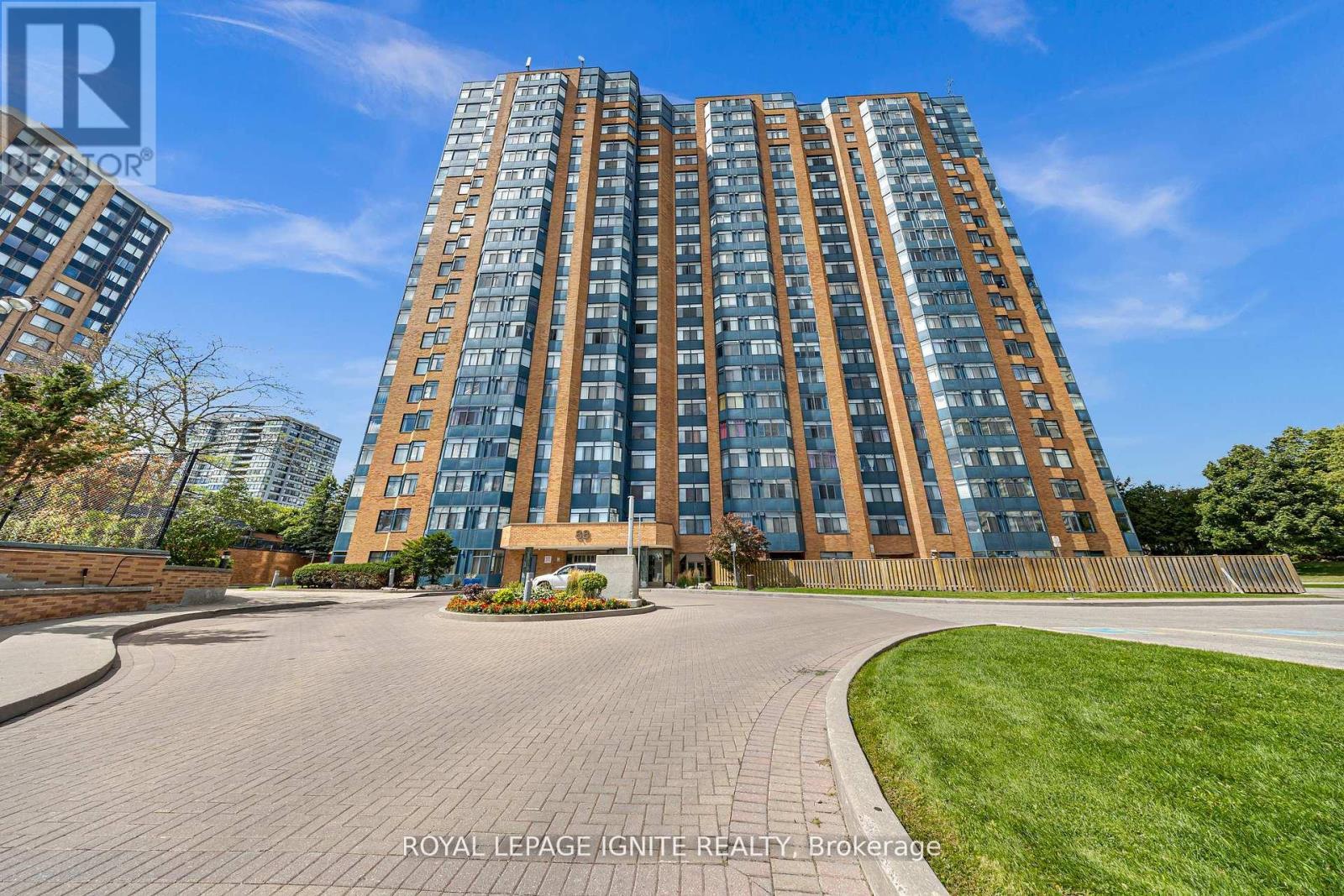 215 - 88 Alton Towers Circle, Toronto, ON - Outdoor With Facade