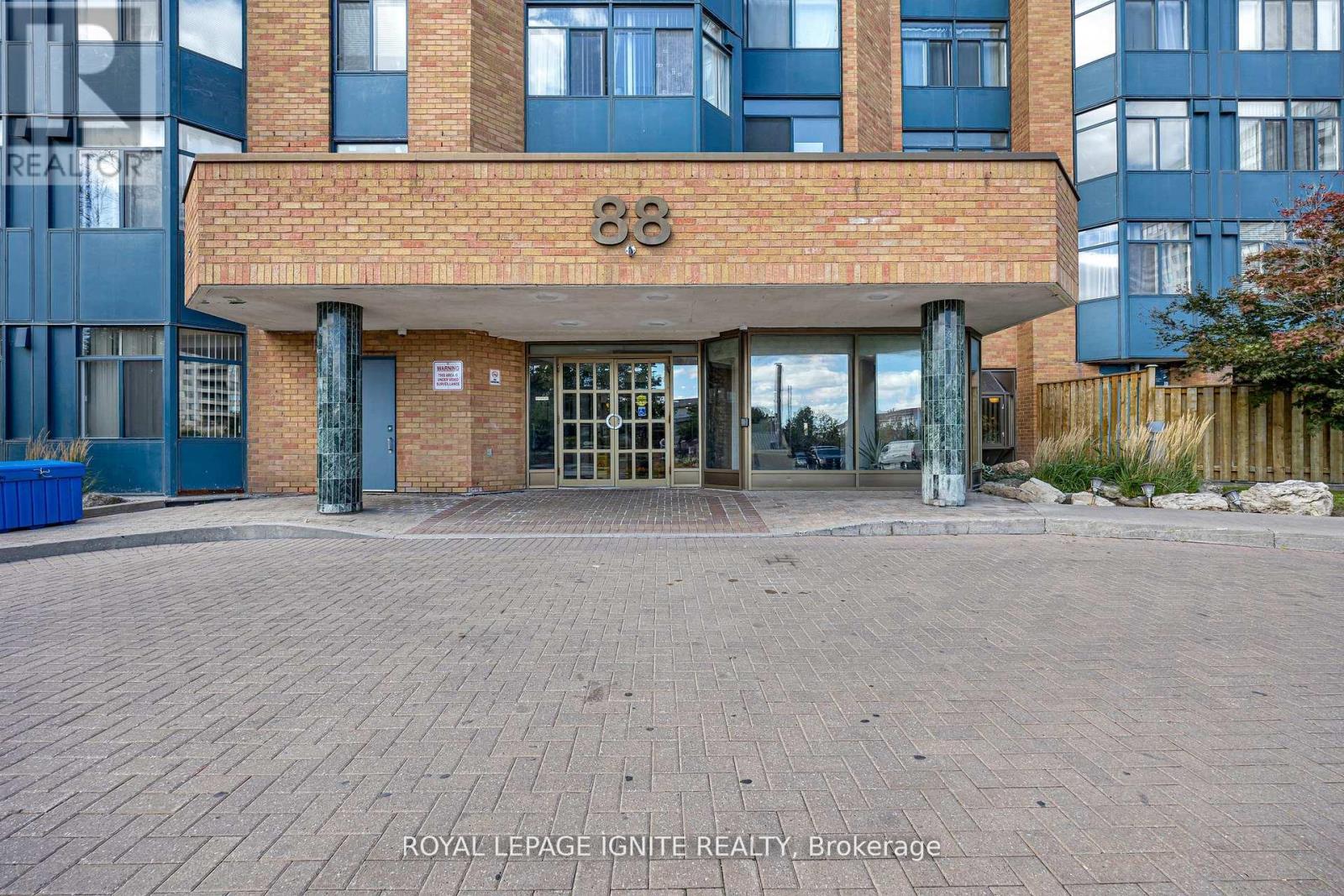 215 - 88 Alton Towers Circle, Toronto, ON - Outdoor