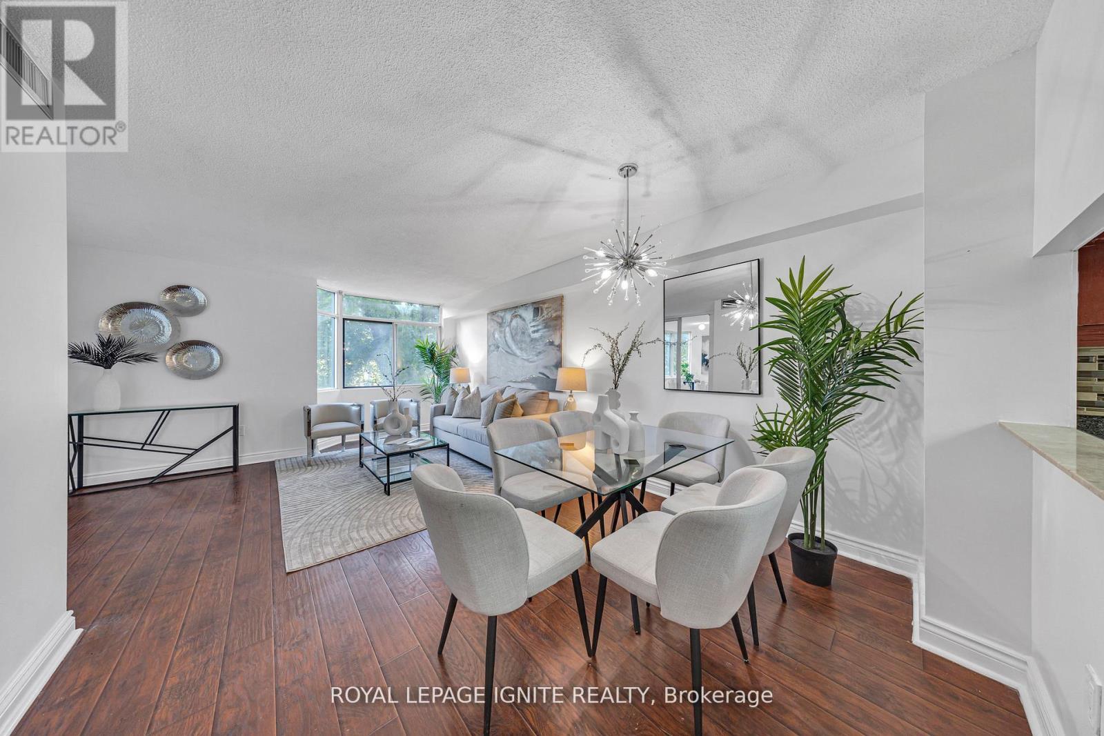 215 - 88 Alton Towers Circle, Toronto, ON - Indoor Photo Showing Dining Room