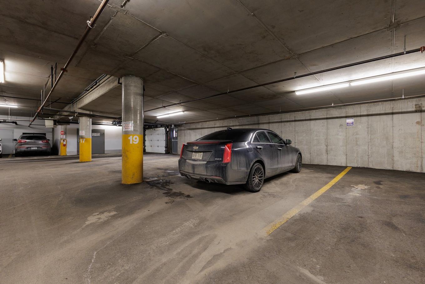 Stationnement - 301-301 - 6800 Boul. Henri-Bourassa O., Montréal (Saint-Laurent), QC - Indoor Photo Showing Garage