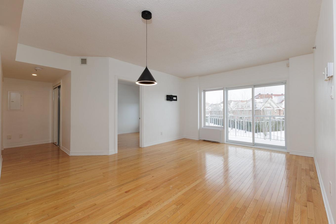 Salon - 301-301 - 6800 Boul. Henri-Bourassa O., Montréal (Saint-Laurent), QC - Indoor Photo Showing Other Room