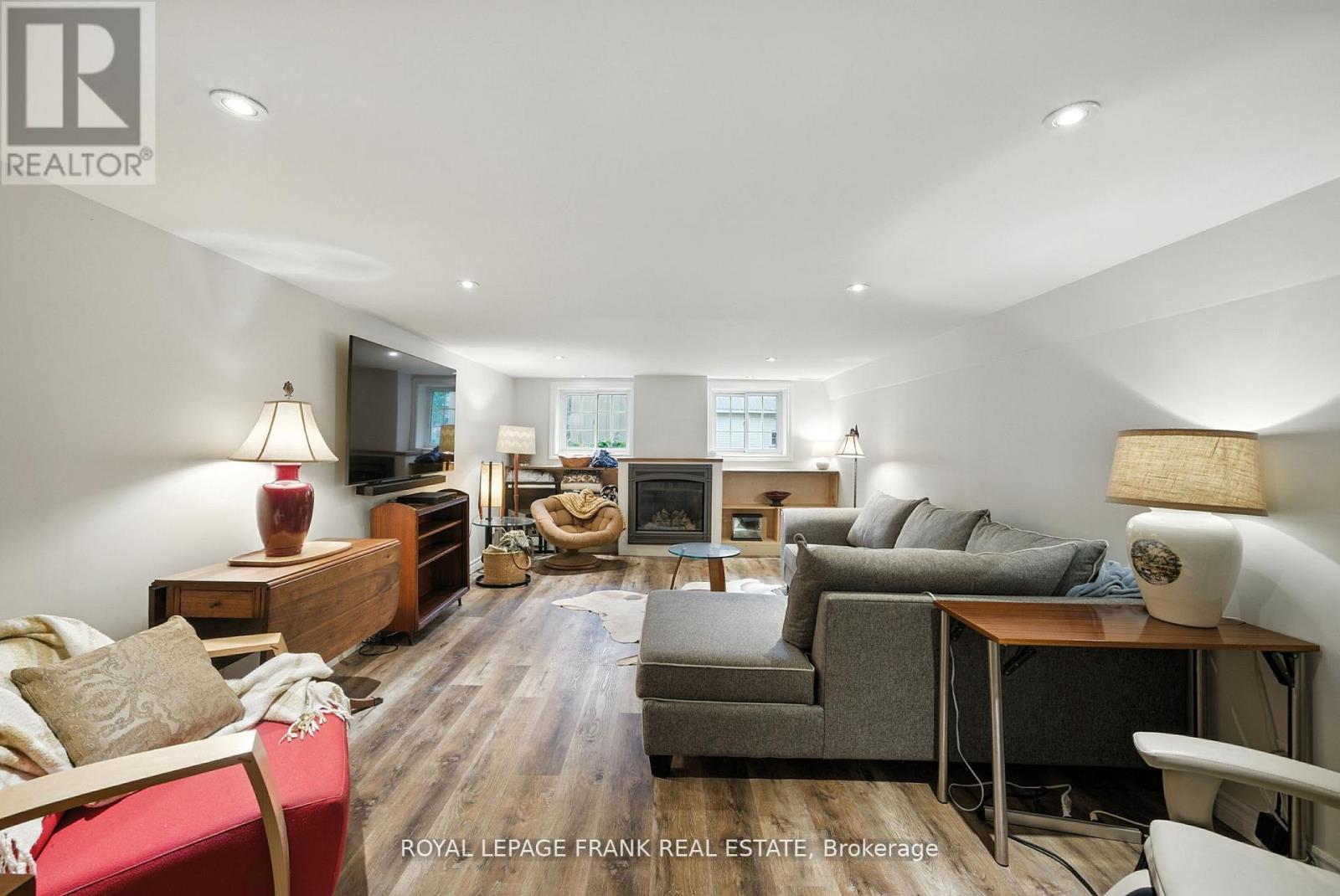 402 Eldon Road, Kawartha Lakes (Little Britain), ON - Indoor Photo Showing Living Room