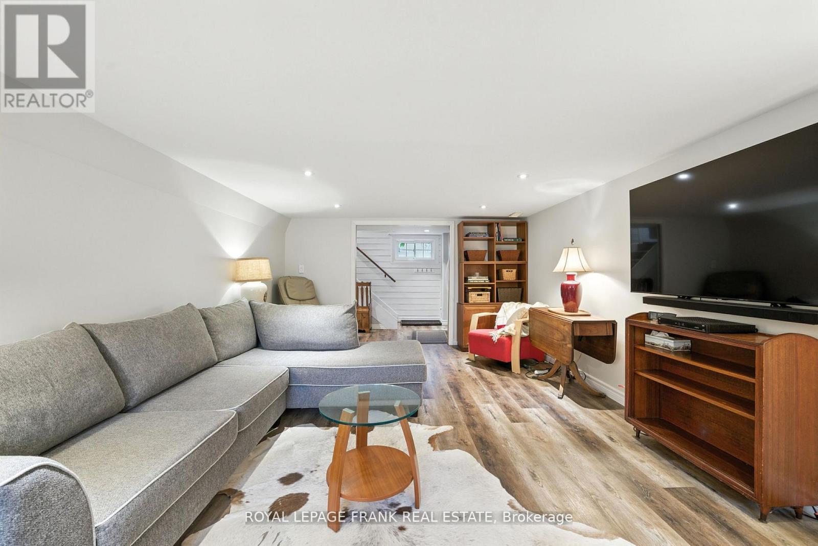 402 Eldon Road, Kawartha Lakes (Little Britain), ON - Indoor Photo Showing Living Room