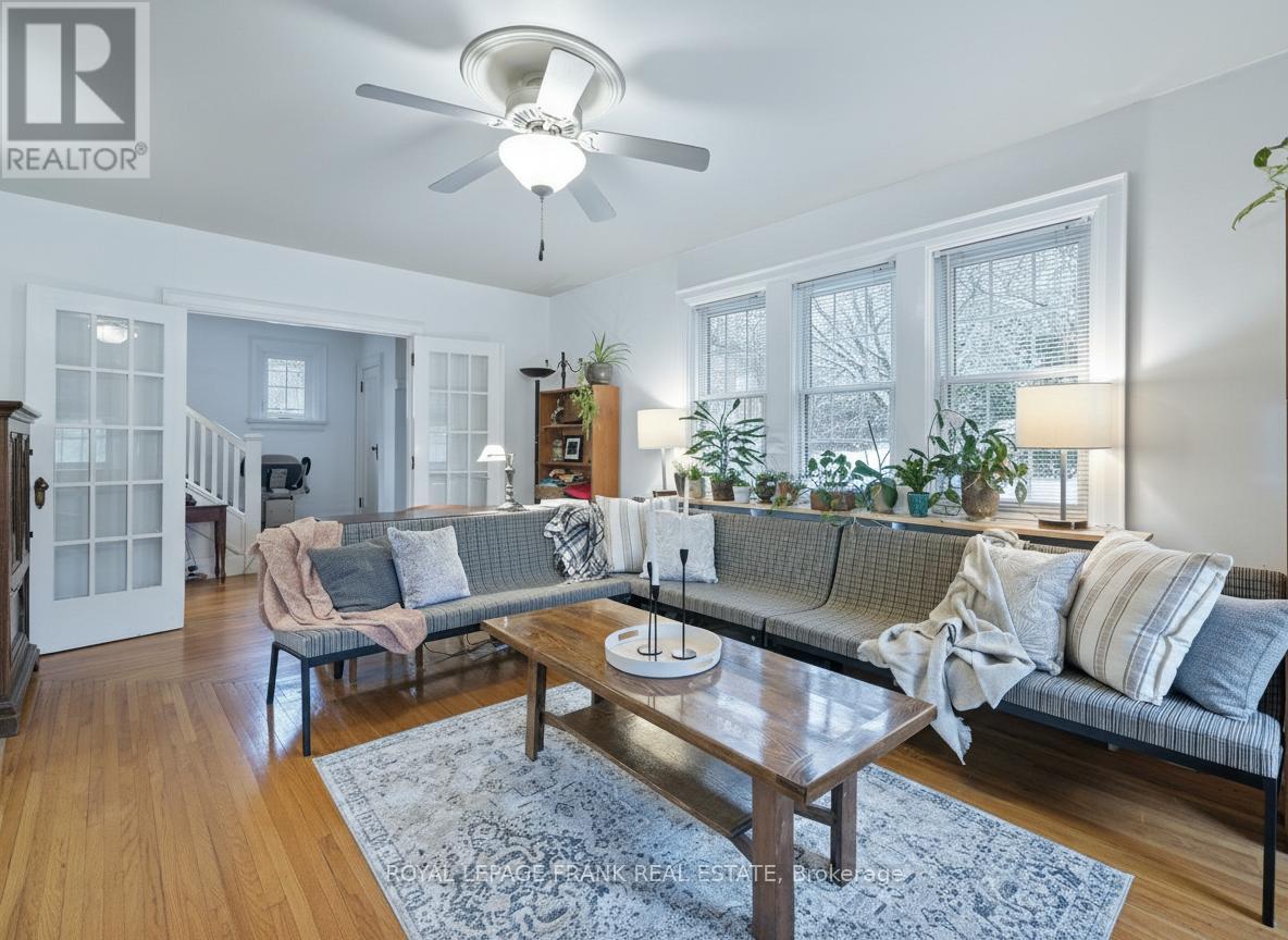 402 Eldon Road, Kawartha Lakes (Little Britain), ON - Indoor Photo Showing Living Room