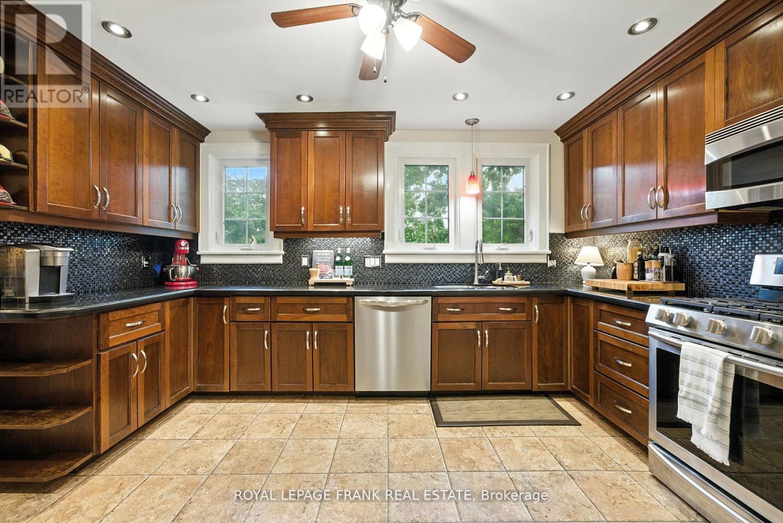 402 Eldon Road, Kawartha Lakes (Little Britain), ON - Indoor Photo Showing Kitchen