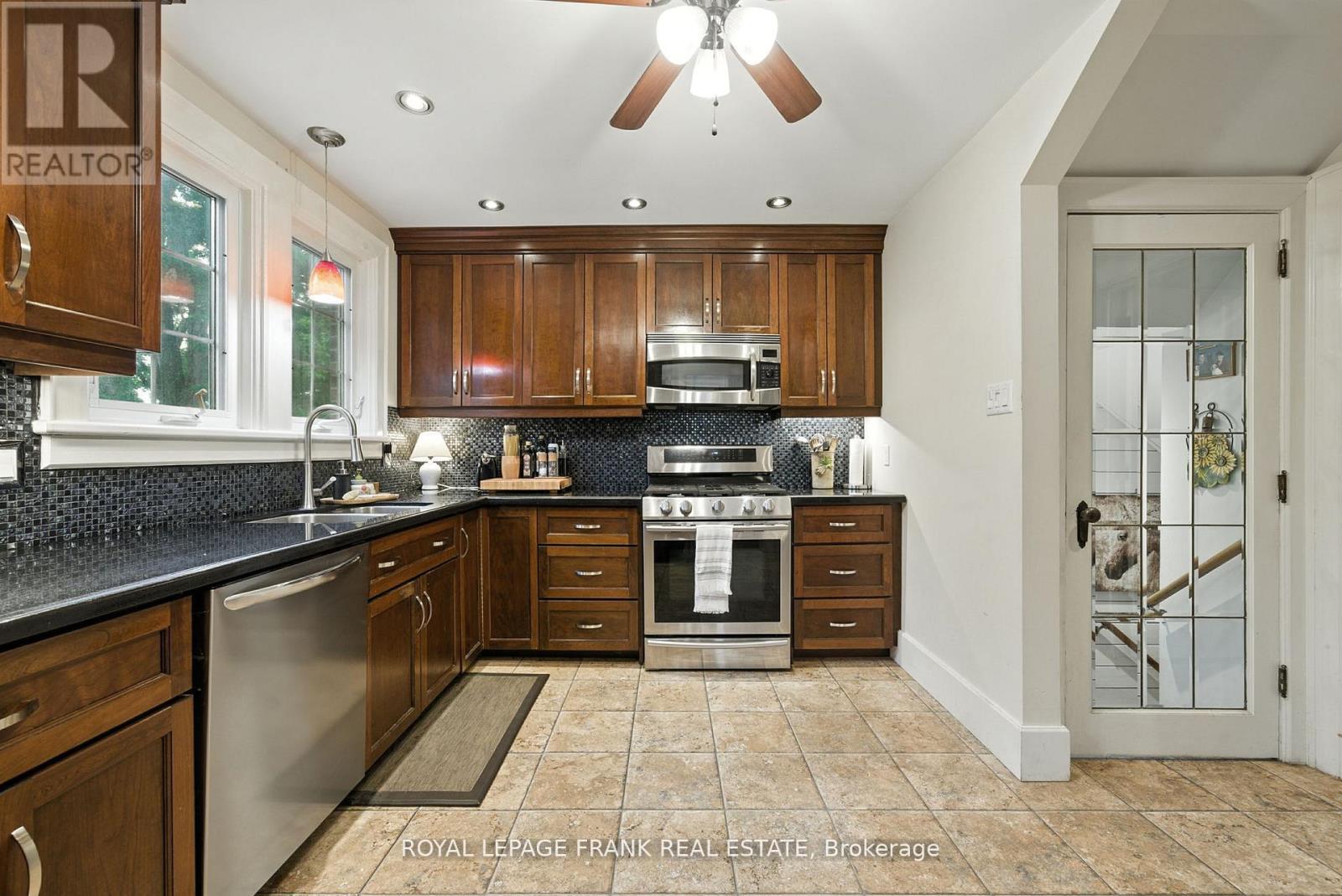 402 Eldon Road, Kawartha Lakes (Little Britain), ON - Indoor Photo Showing Kitchen With Double Sink