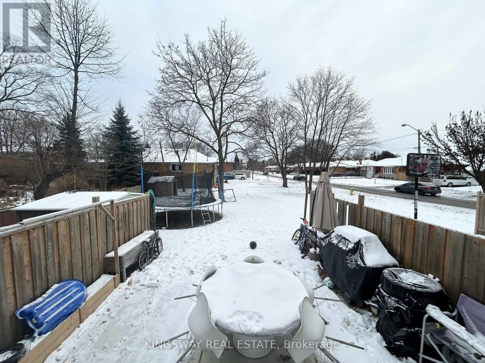 Backyard - Main - 4229 Bloor Street W, Toronto, ON - Outdoor