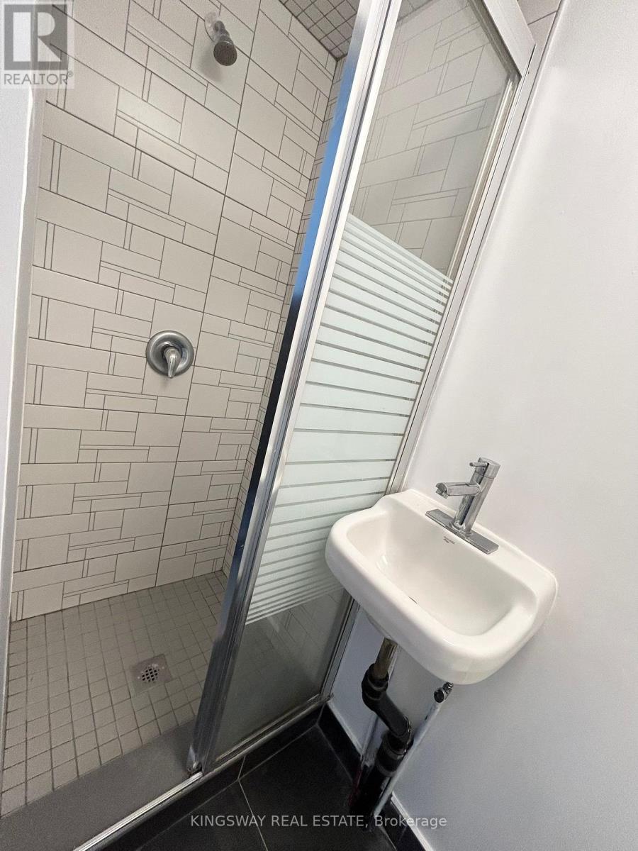 Bathroom - Main - 4229 Bloor Street W, Toronto, ON - Indoor Photo Showing Bathroom